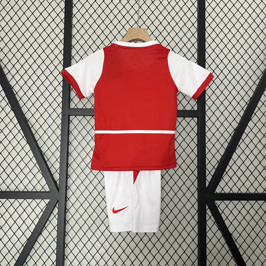 Red Arsenal 02-04 home kids kit with a Nike logo on a black and white geometric background