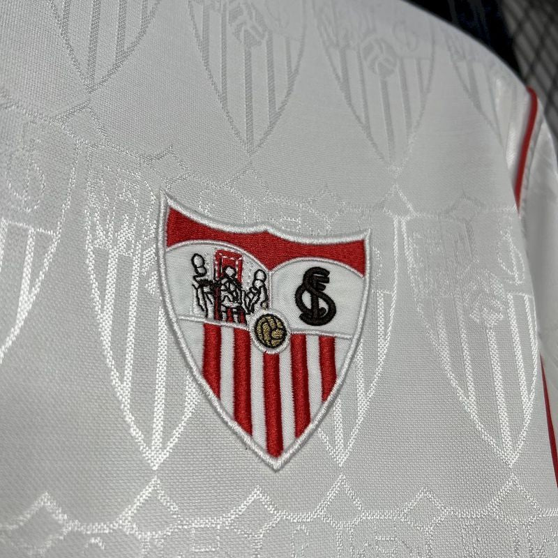 Close-up of a sports team logo on a Sevilla 91/92 Super Nintendo home shirt 