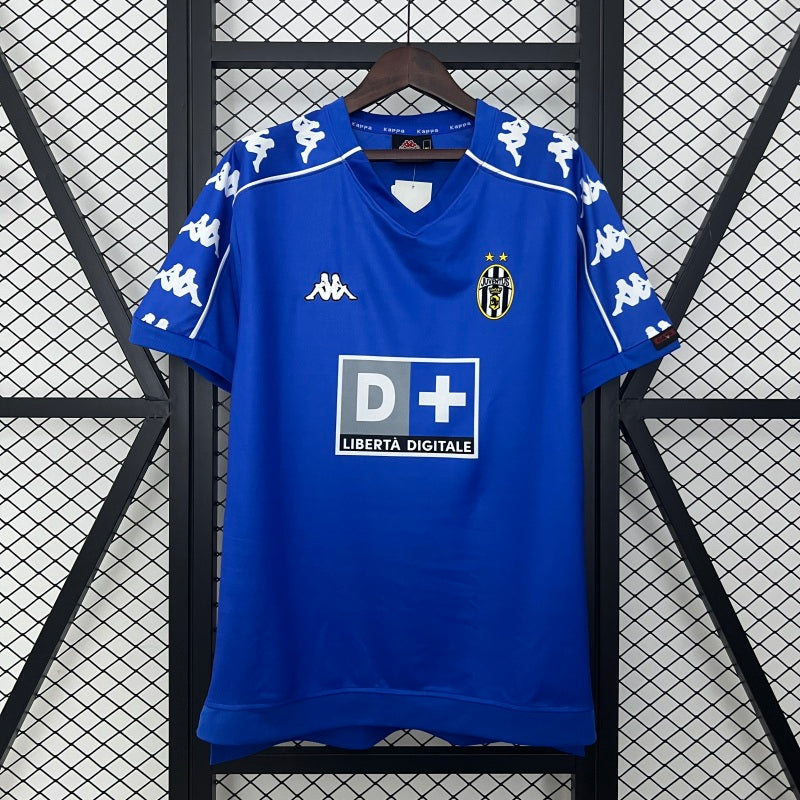 Juventus 99/00 away shirt 