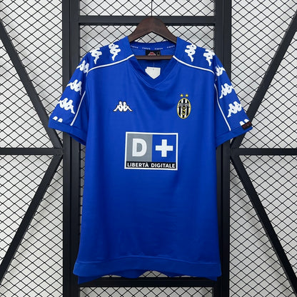 Juventus 99/00 away shirt 