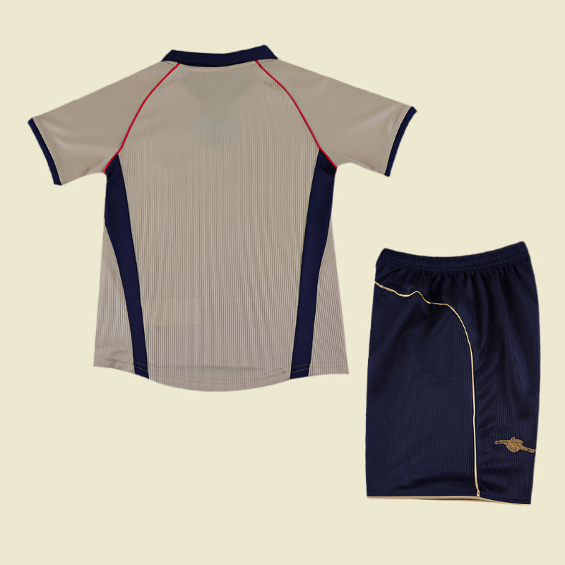 Arsenal 01/02 away kids kit