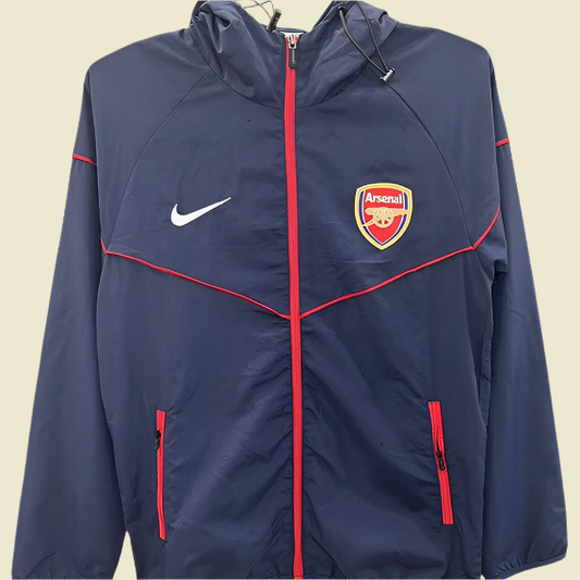 Navy blue arsenal 01/02 windbreaker jacket with red accents and Arsenal logo on a gray background